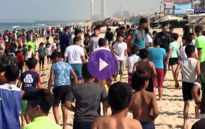 فعالية للسباحة-في-مدينة-غزة-تخطف-الأنظار